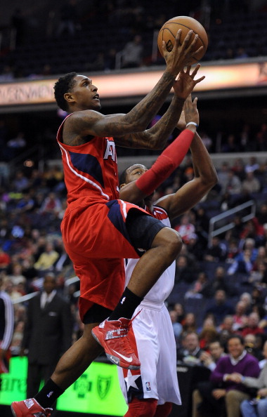 被五名跨性 被五名跨性